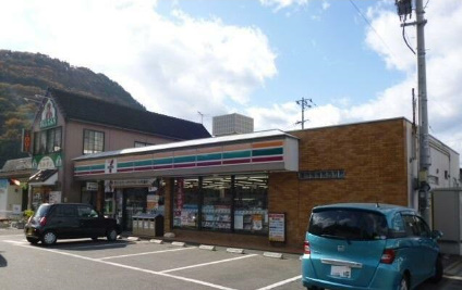 コンビニ　セブンイレブン福島御山店（コンビニ）まで880m