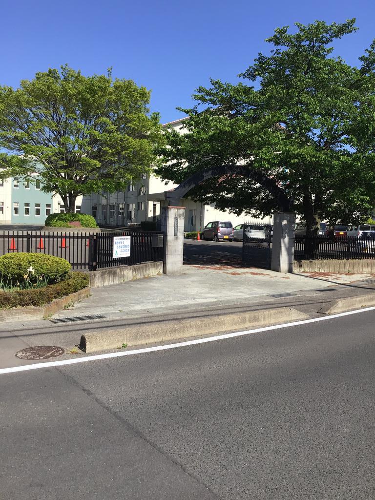 小学校　福島市立御山小学校（小学校）まで826m