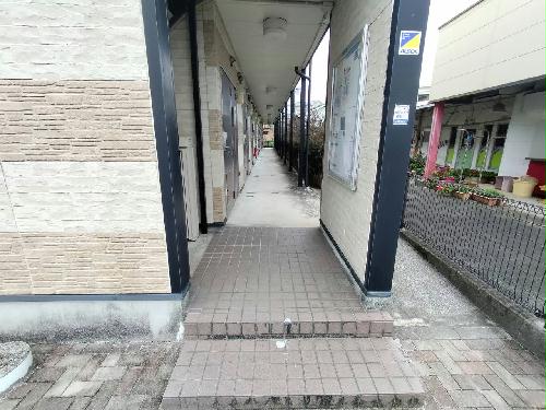 エントランス　設備・仕様は号室により異なる為、現況を優先致します。