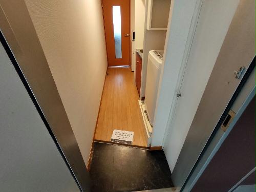 玄関　設備・仕様は号室により異なる為、現況を優先致します。