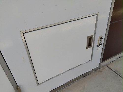 玄関　宅配ボックス