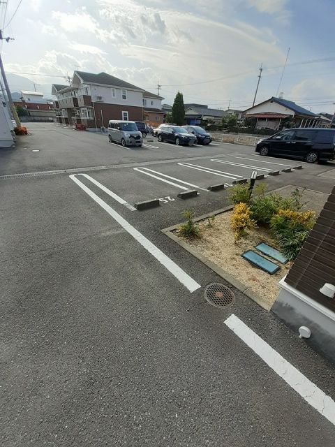 【新居浜市垣生のアパートの駐車場】