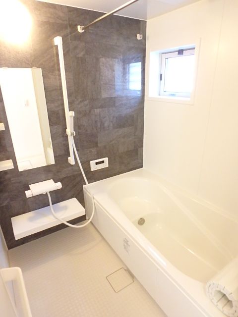 バス・シャワールーム　追い焚き給湯・浴室換気乾燥機付き