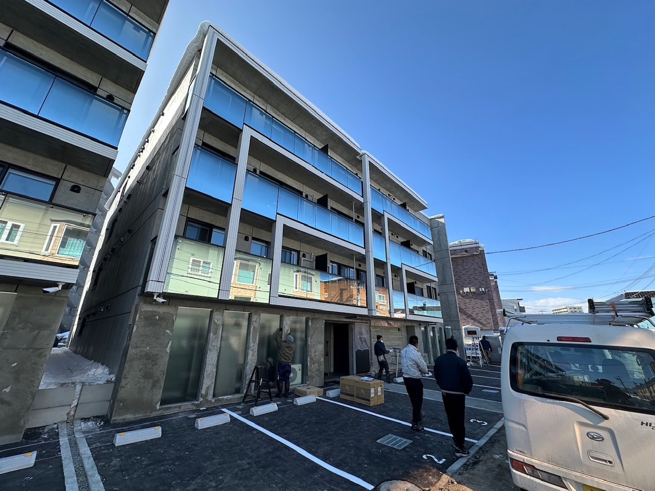 札幌市厚別区厚別東三条のマンションの建物外観