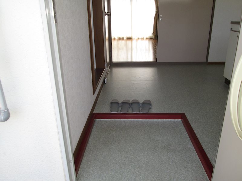 玄関　玄関横にはシューズボックスがあります！