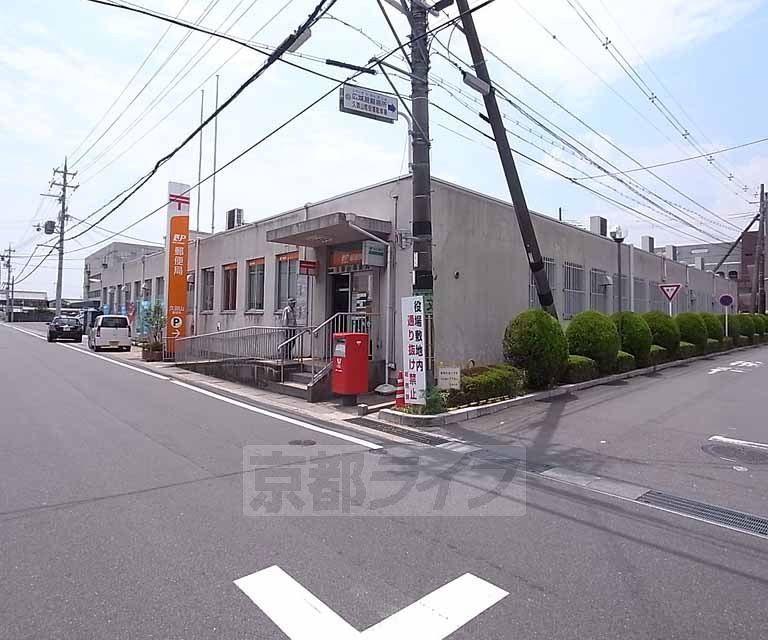 【久世郡久御山町島田のマンションの郵便局】