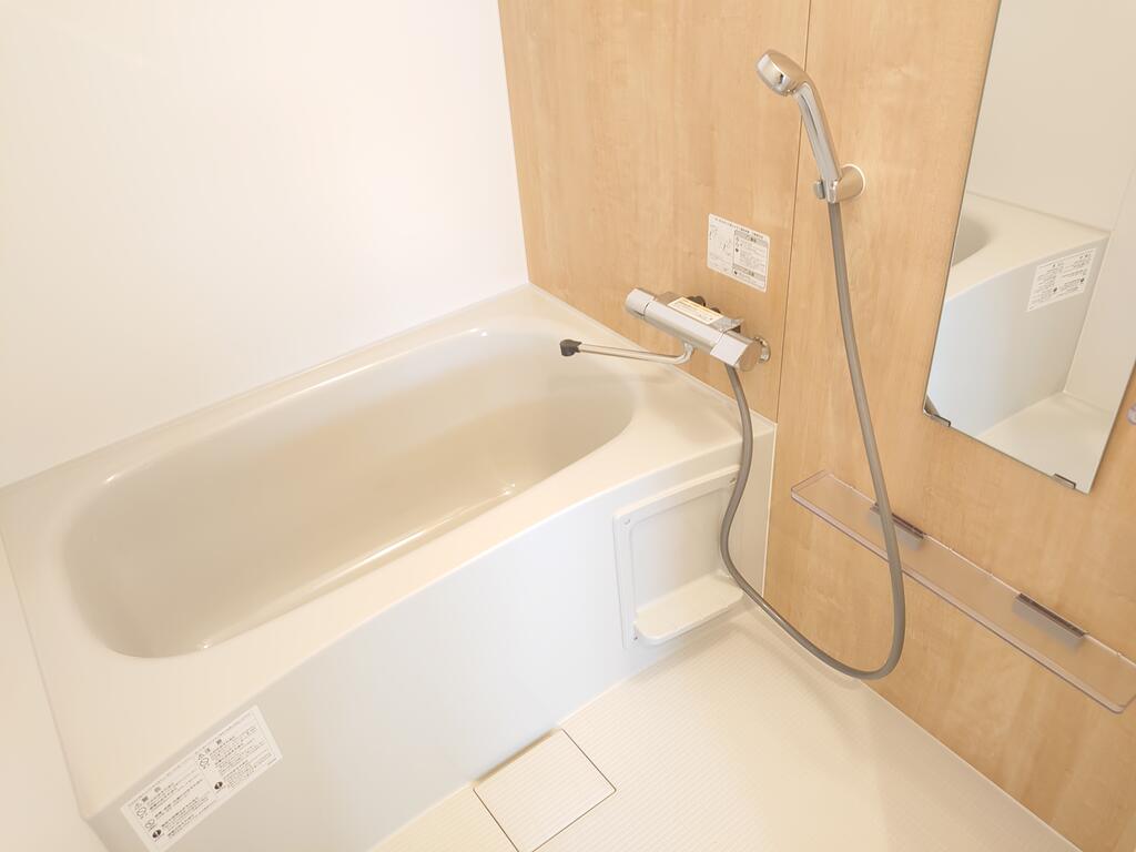 バス・シャワールーム　同じ施工会社の別物件の写真。間取りが異なり参考にご覧下さい。