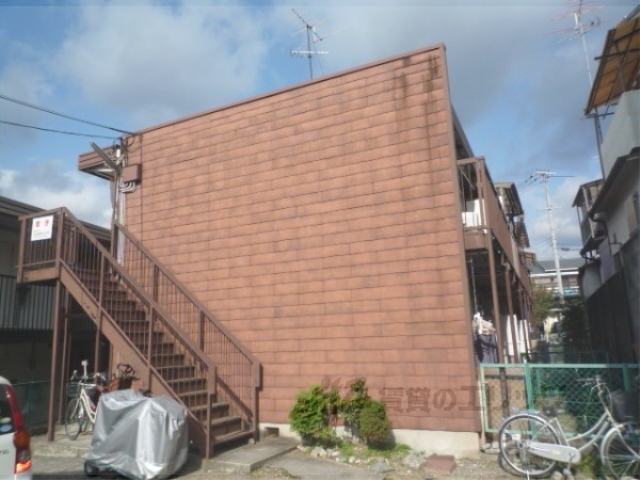 京都市左京区修学院薬師堂町のアパートの建物外観