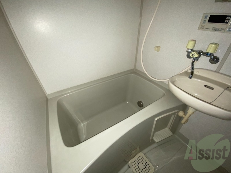 バス・シャワールーム　１人暮らしにはピッタリのサイズ感ですね！