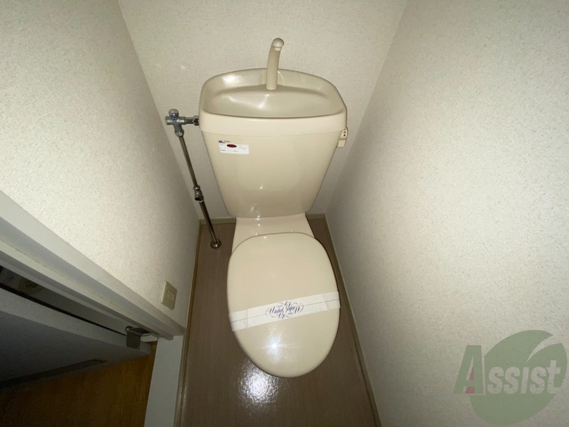 トイレ　トイレとお風呂が別なので清潔に使えて嬉しいですね。