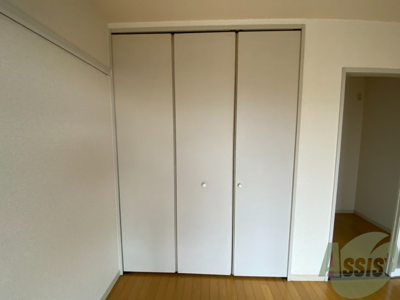 収納　収納はこちらのクローゼットをお使いください。