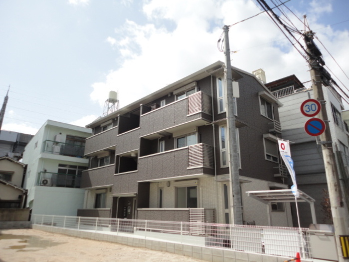 広島市中区白島中町のアパートの建物外観
