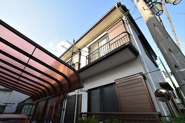 狛江市中和泉のアパートの建物外観