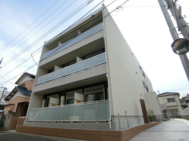 松戸市中和倉のマンションの建物外観
