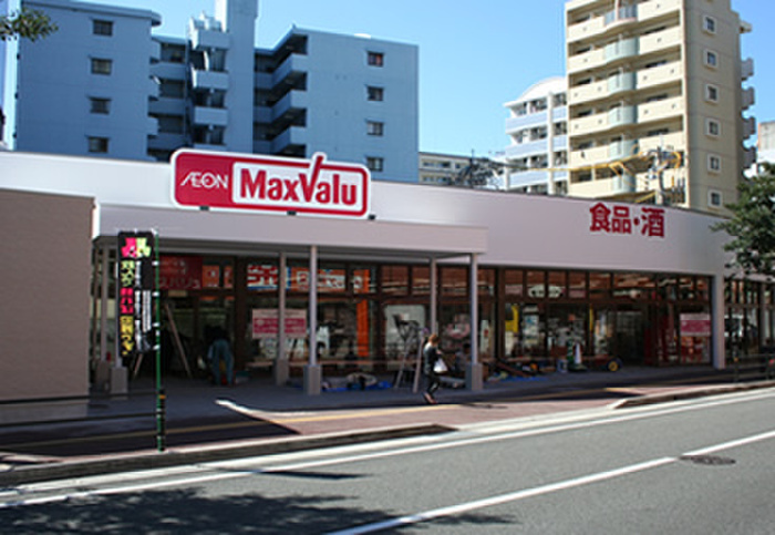 スーパー　マックスバリュエクスプレス港町店（スーパー）まで166m
