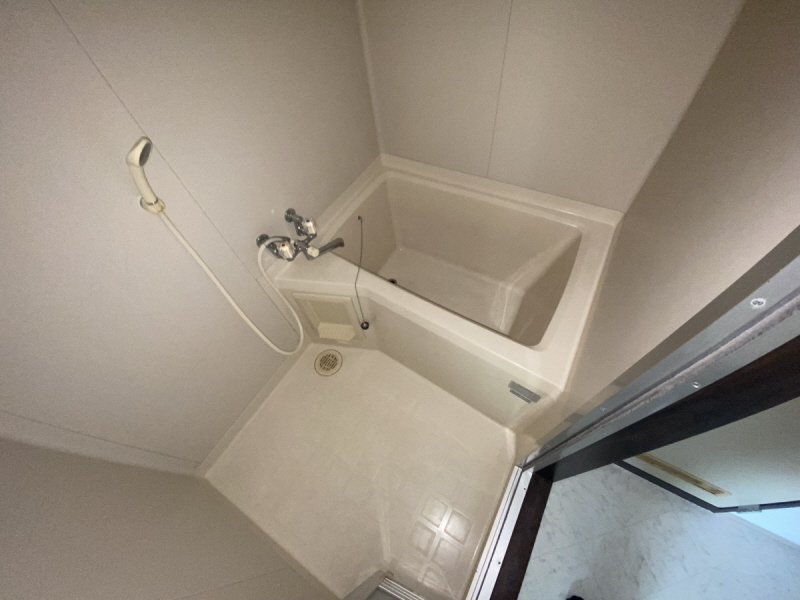 バス・シャワールーム　※クリーニング前の写真になります