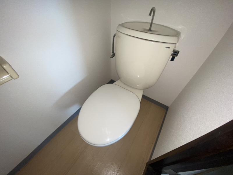 トイレ　※クリーニング前の写真になります