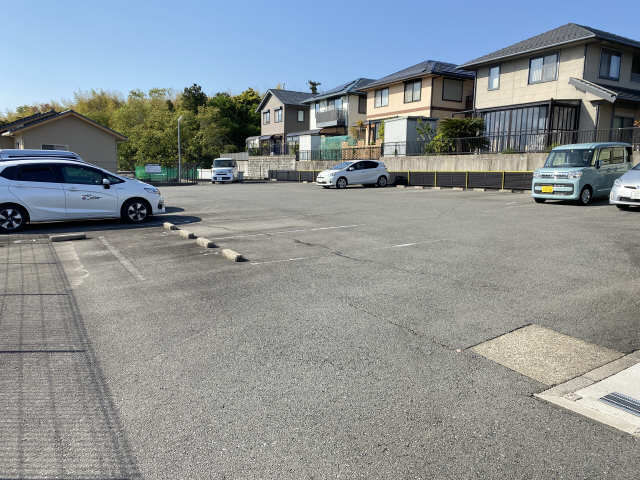 【シェルクレール　五番館の駐車場】