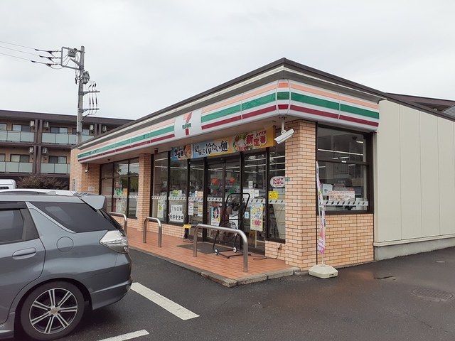 コンビニ　セブンイレブン（コンビニ）まで700m