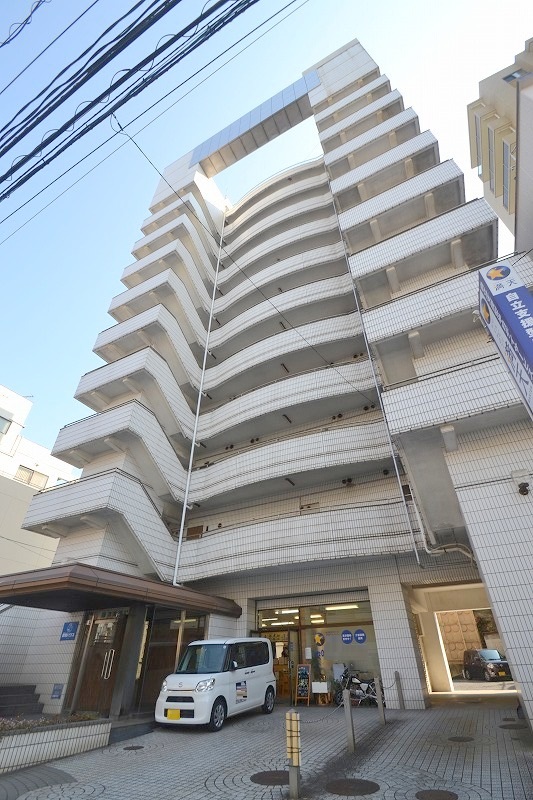 広島市南区松川町のマンションの建物外観