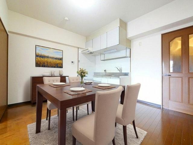 居室・リビング　CGで家具等を配置したもので家具等は含まれません