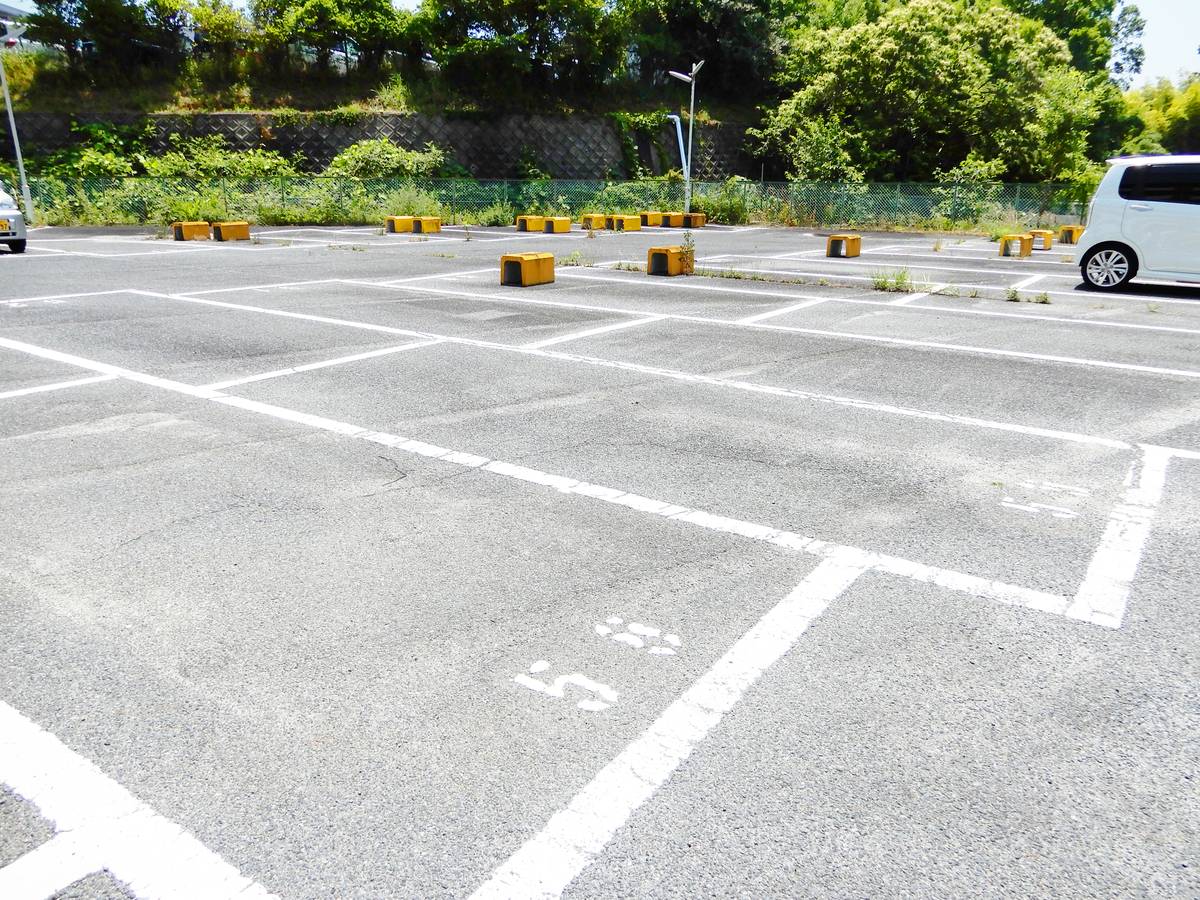 【吉野郡大淀町大字下渕のマンションの駐車場】