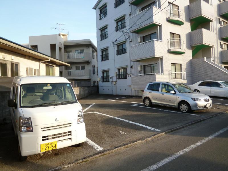 【コーポサンライトＡ棟の駐車場】