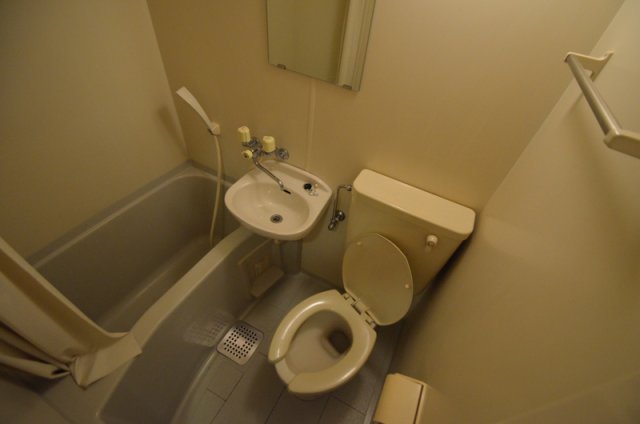 バス・シャワールーム　この一部屋であらゆる生活で必要な行動を済ませられる便利部屋！