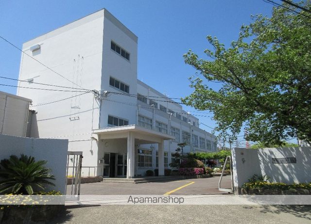 中学校　高槻市立五領中学校（中学校）まで1600m