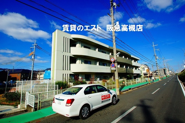 【グリーンアベニュー山岡の建物外観】