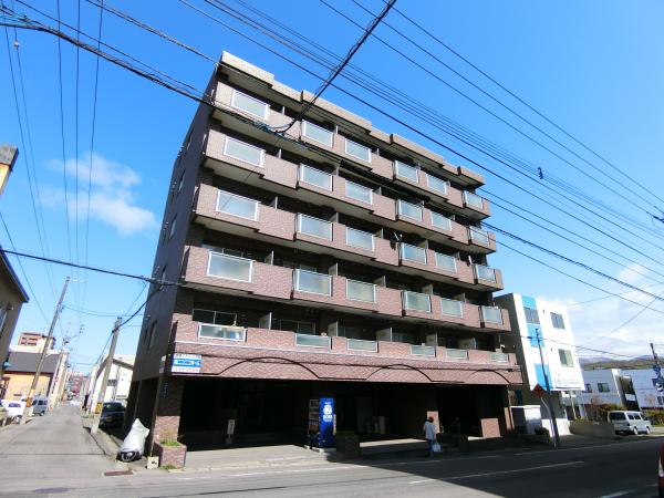 小樽市花園のマンションの建物外観