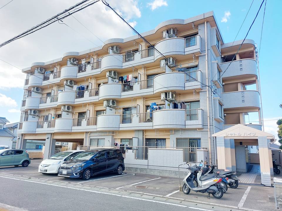 松山市北条辻のマンションの建物外観