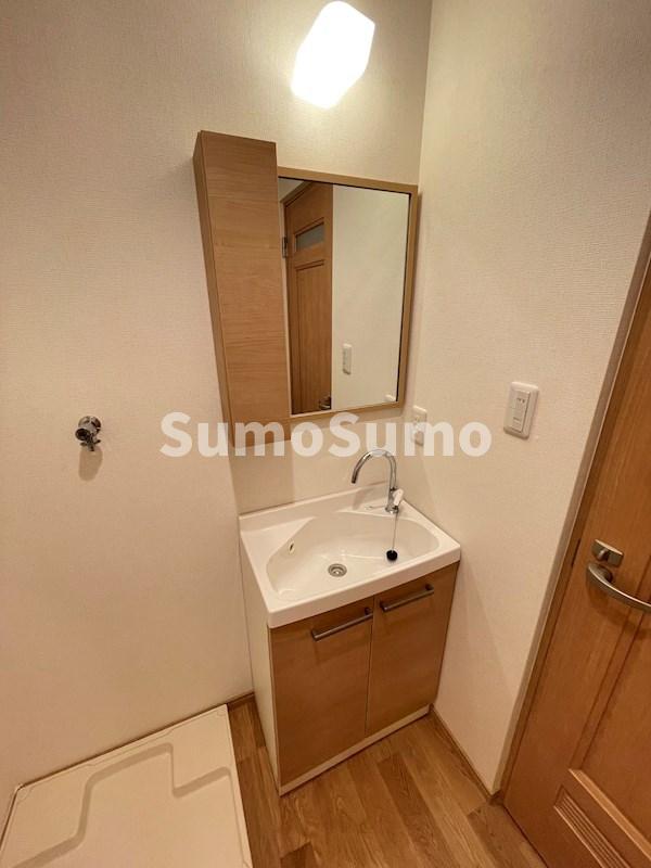 洗面設備　独立洗面台、朝の身支度には欠かせません