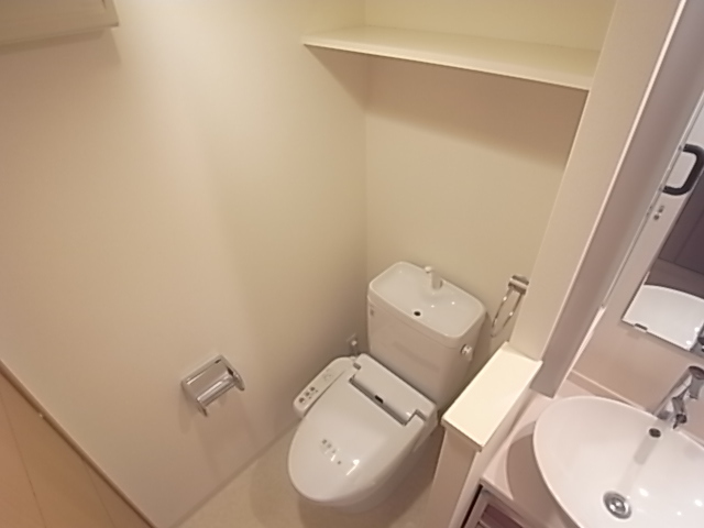 阪神本線 神戸三宮駅 徒歩9分 15階建 築20年のトイレ写真