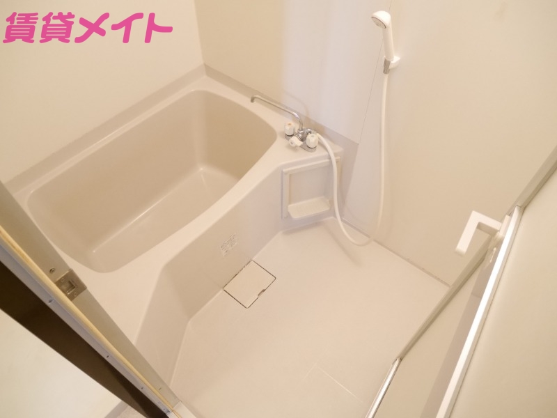 バス・シャワールーム　同物件別部屋のお写真です。