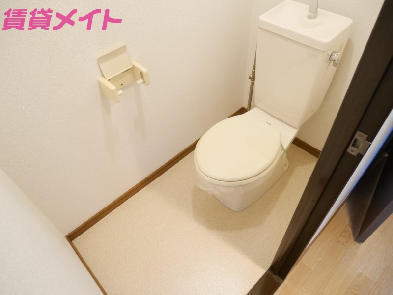 トイレ　同物件別部屋のお写真です。