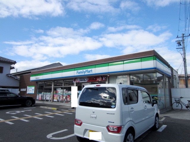 コンビニ　ファミリーマート JR東岸和田駅北店（コンビニ）まで375m