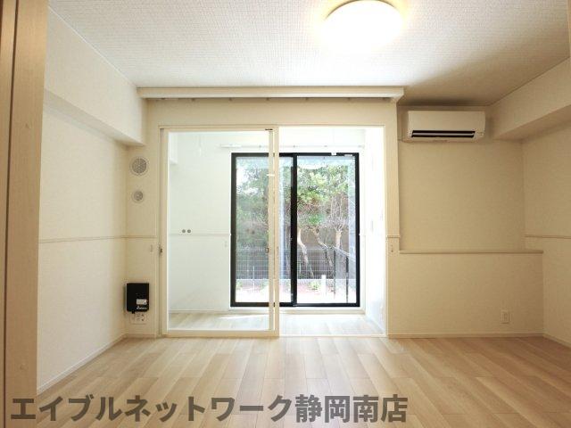 居室・リビング　居間です