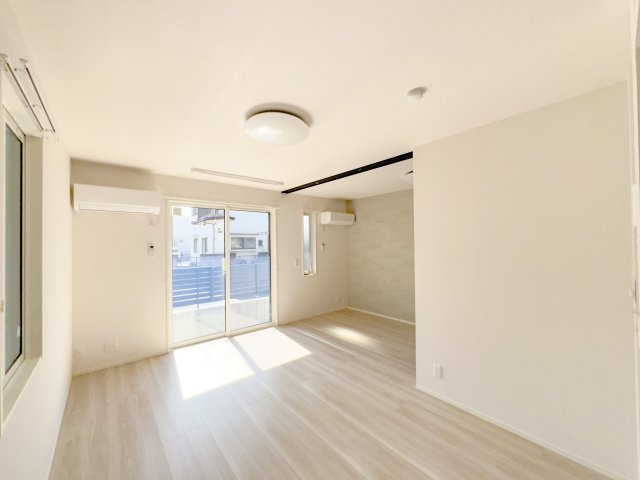 居室・リビング　同物件別号室