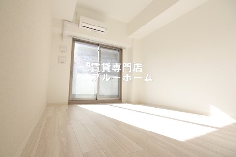 居室・リビング　6.6帖の明るい洋室！