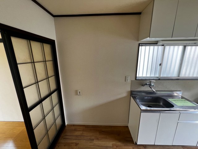 キッチン　冷蔵庫置き場