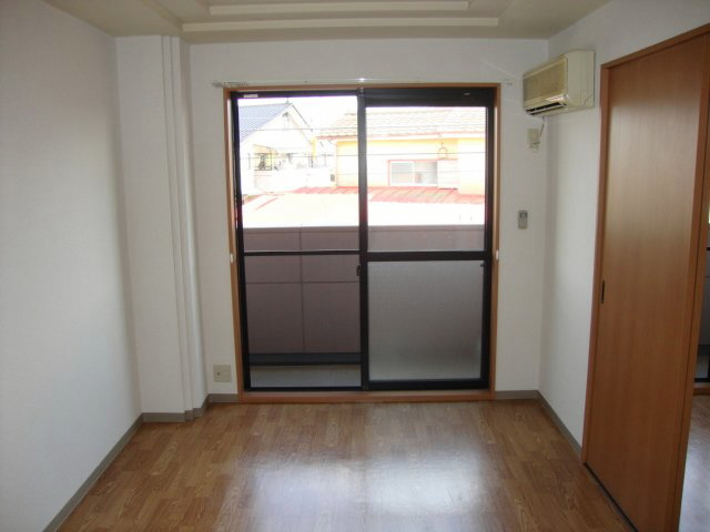 居室・リビング　約９帖のリビングです！明るい室内です！