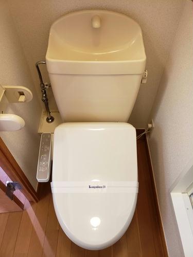 トイレ　温水洗浄便座
