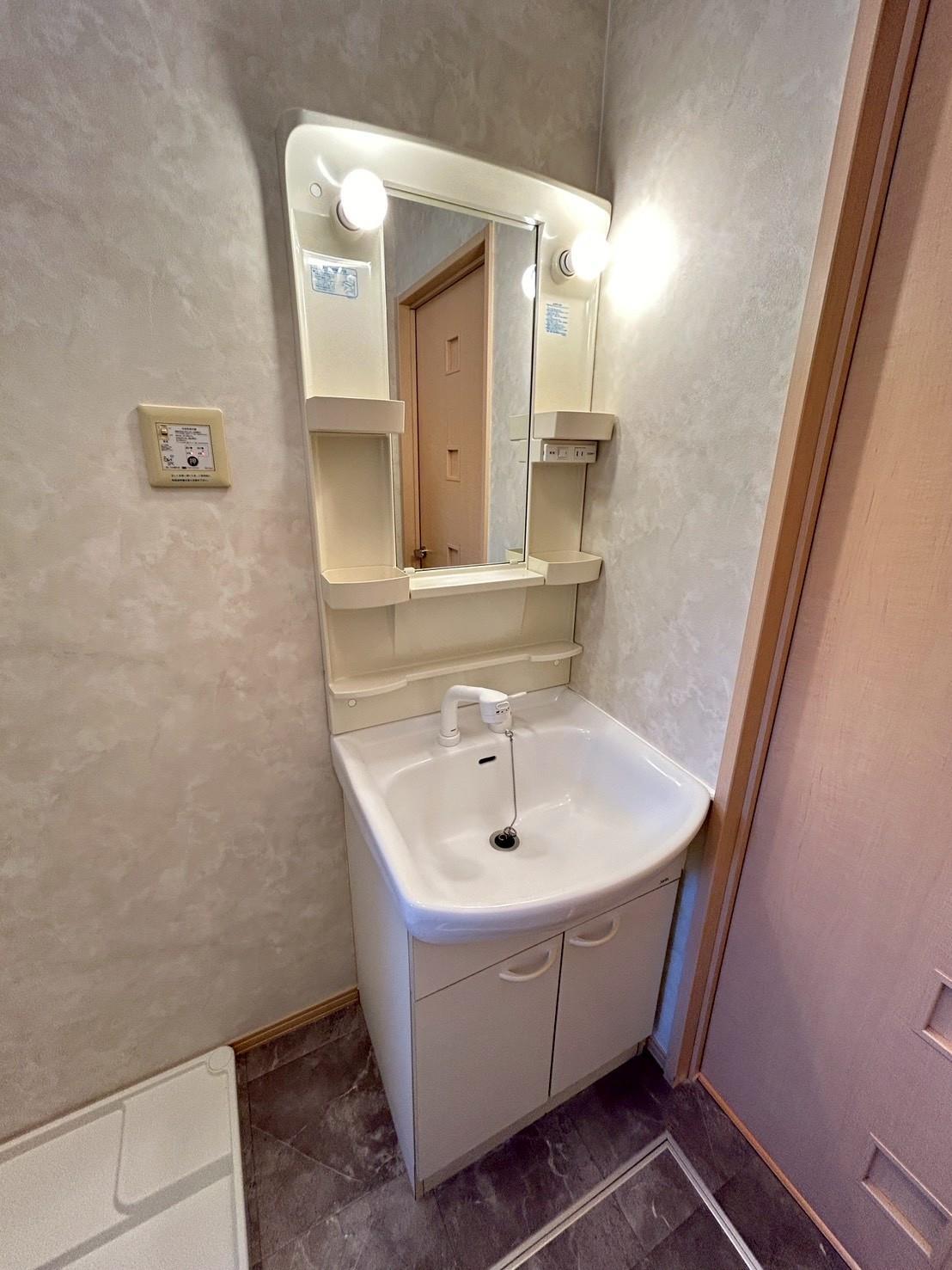 洗面設備　洗髪洗面化粧台