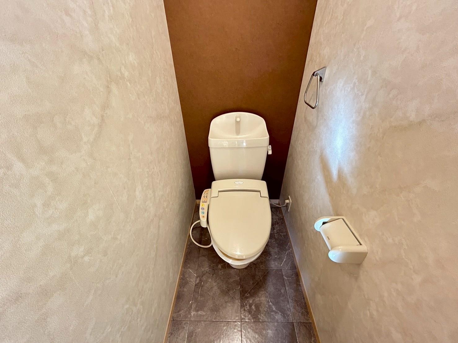 トイレ　温水洗浄暖房便座付トイレ