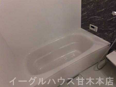 バス・シャワールーム　追い焚き、オートバス設置済み。