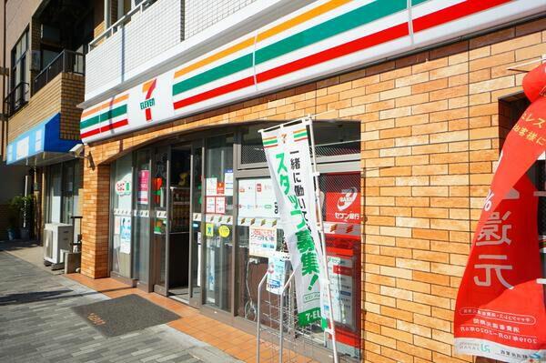 コンビニ　セブンイレブン港区三田5丁目店（コンビニ）まで28m
