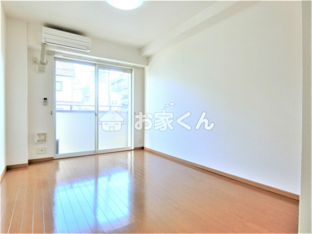 居室・リビング　室内