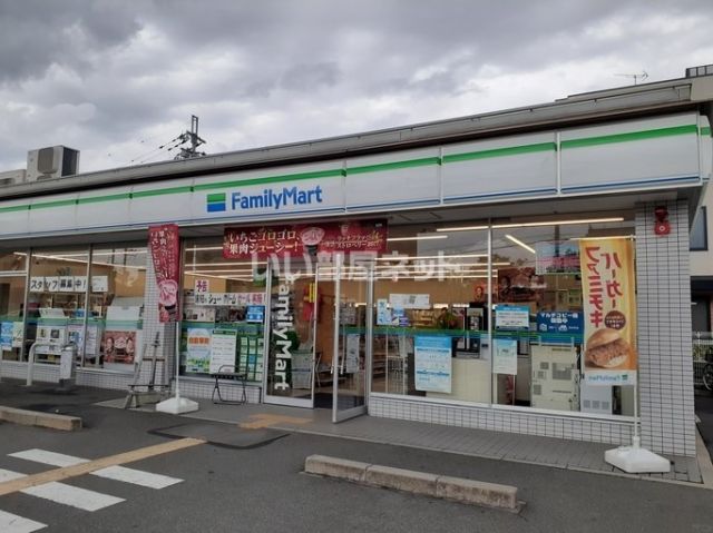 コンビニ　ファミリーマート 奈良県立医大前店（コンビニ）まで586m