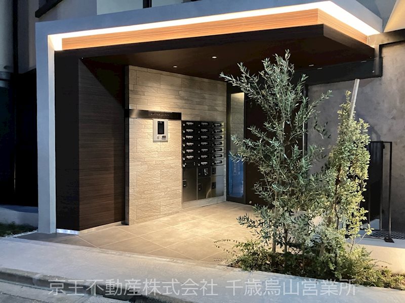 エントランス　植栽のあるきれいなエントランス